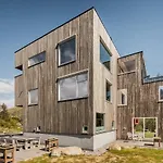 Arkt Lofoten Signature Vestvagoy